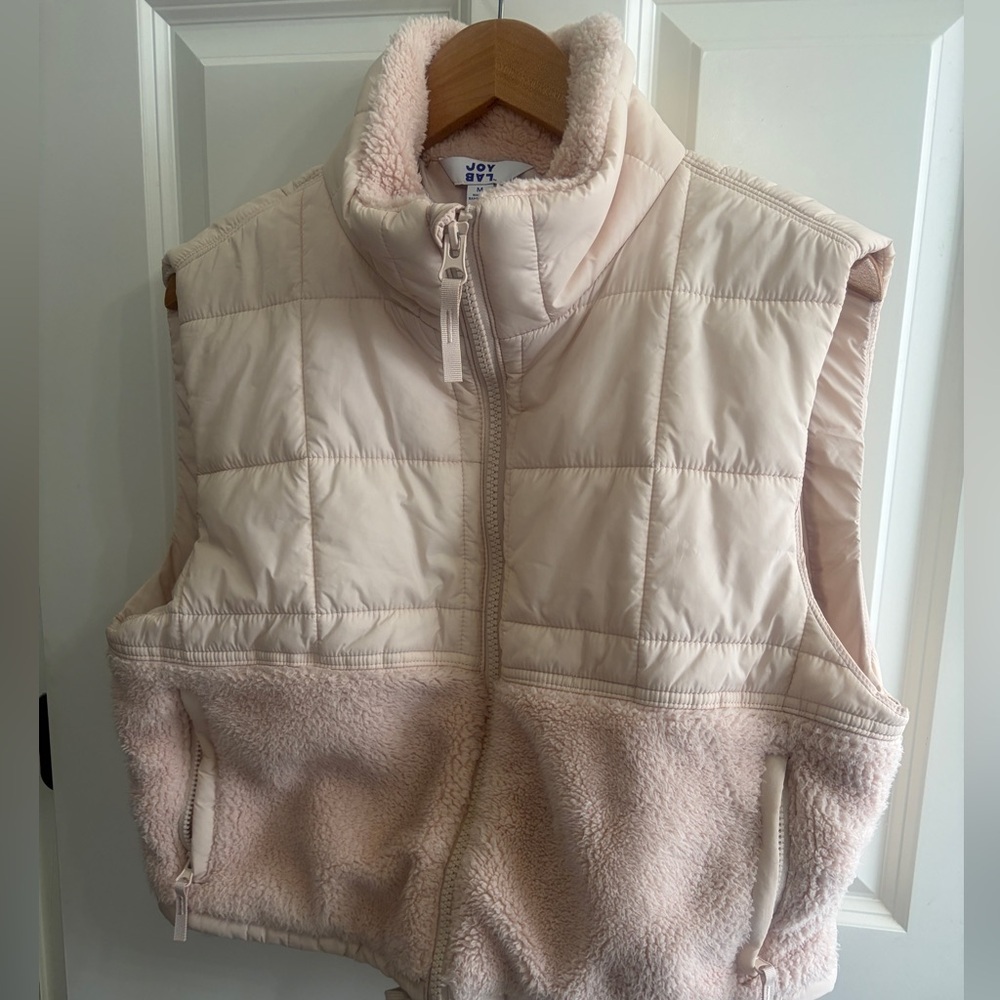 Beautiful JoyLab size M Light Peachy Pink Sherpa-Lined Puffer Vest. Quilted.